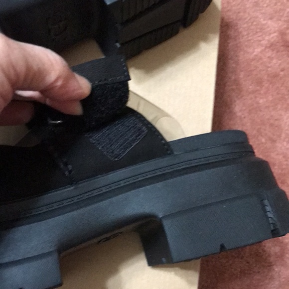 UGG brand new shoes with Velcro black - Picture 8 of 17